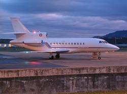 325px-falcon900-clermont-ferrand-airport.jpg