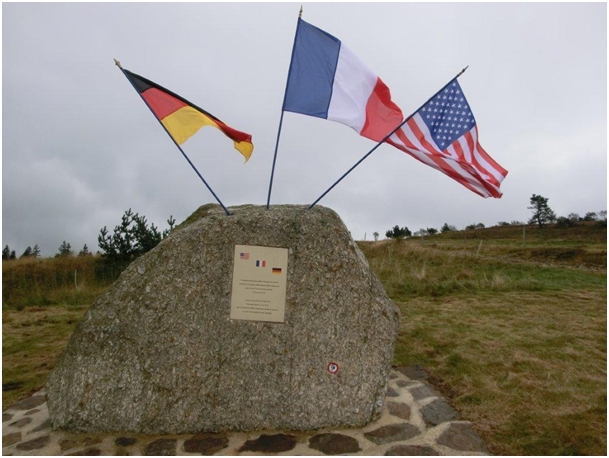 Stele commemorant l accident du c47 le 1er novembre 1944